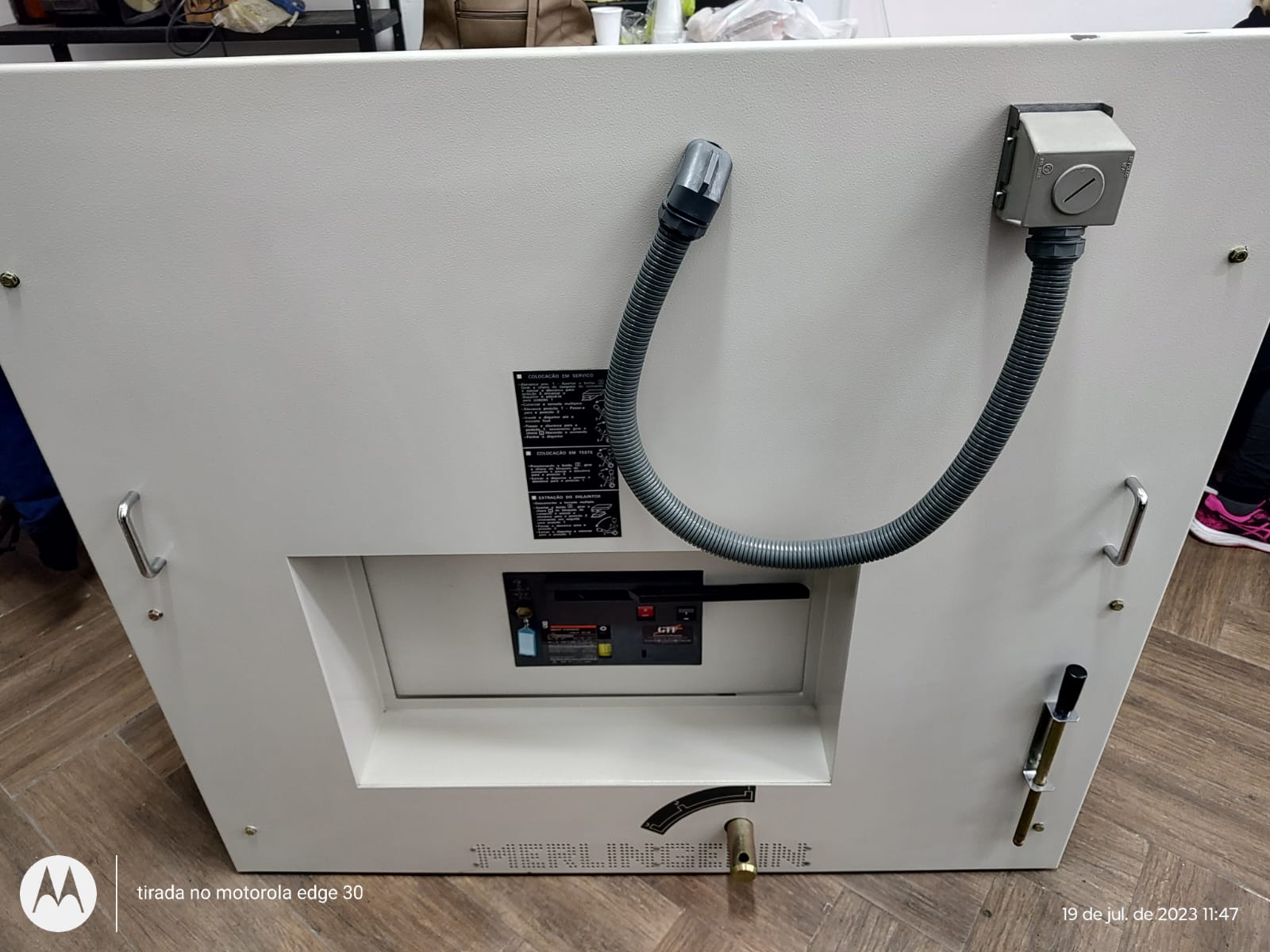 Painel frontal de equipamento elétrico industrial